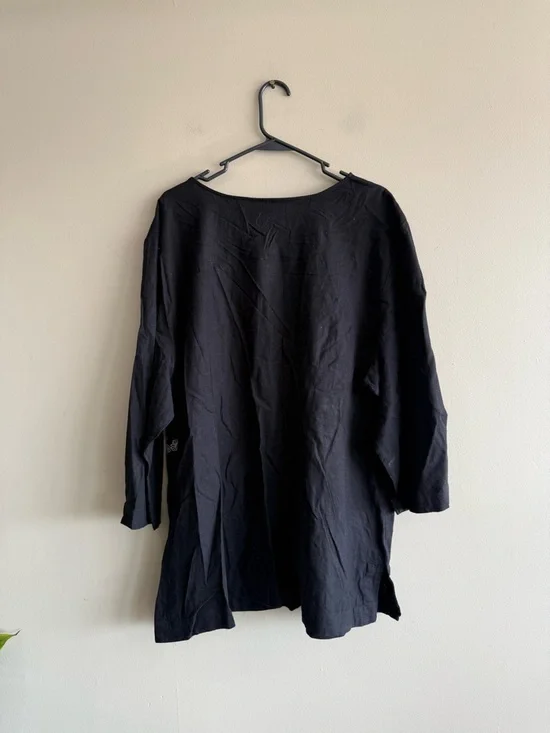 Sag Harbor Black Linen-Blend Top with Subtle Texture - Picture 3 of 5